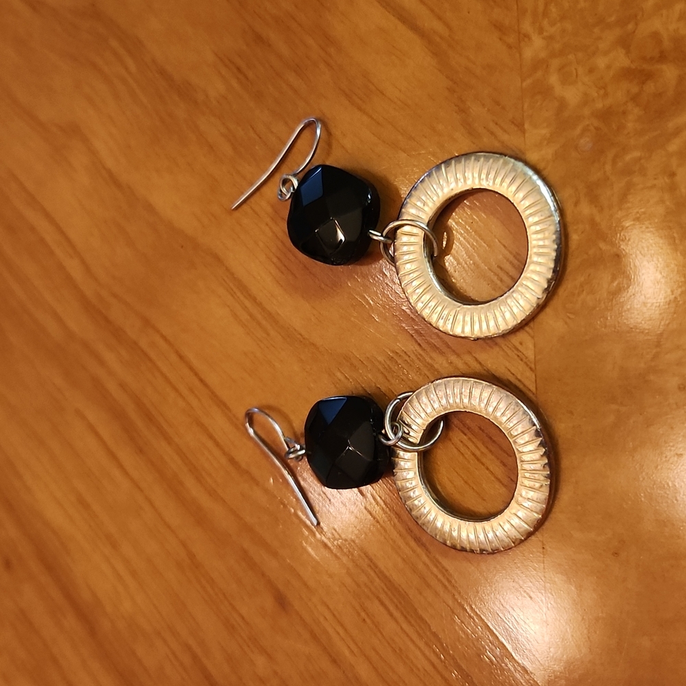 Black/Gold Round Earrings, GUC